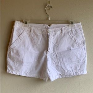 Columbia white cotton chino shorts